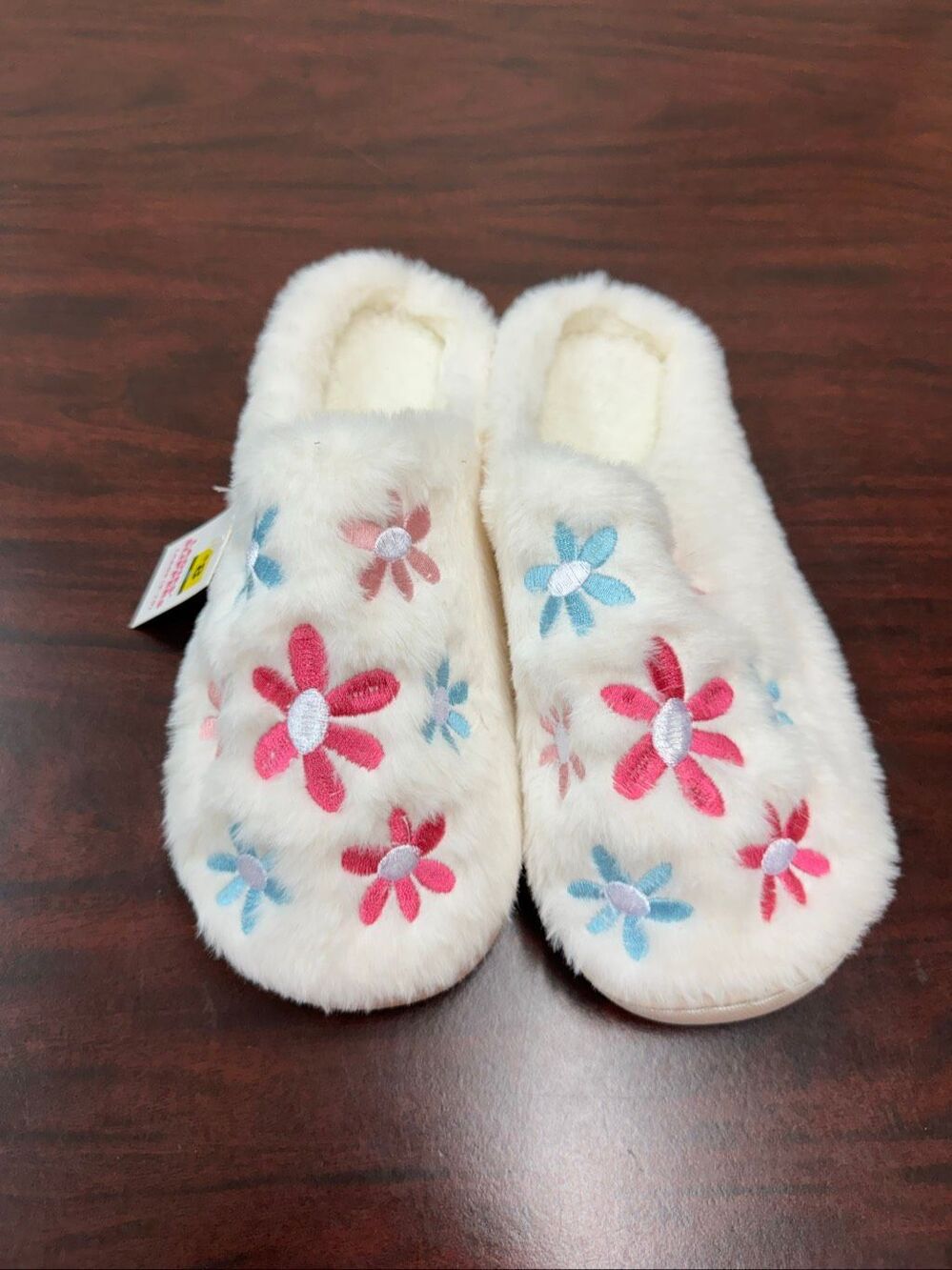 NWT Ladies Floral Slippers Size Large (9-10)